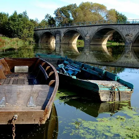 Les Basses Fontaines Bed and breakfast 2*